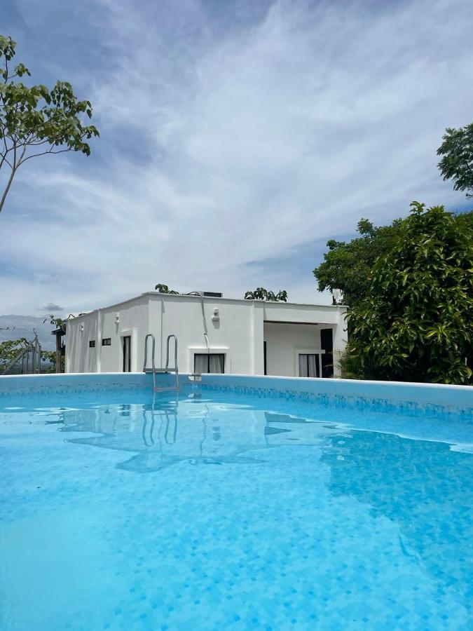 Cabana Campestre Con Piscina En La Hacienda Napoles Doradal エクステリア 写真